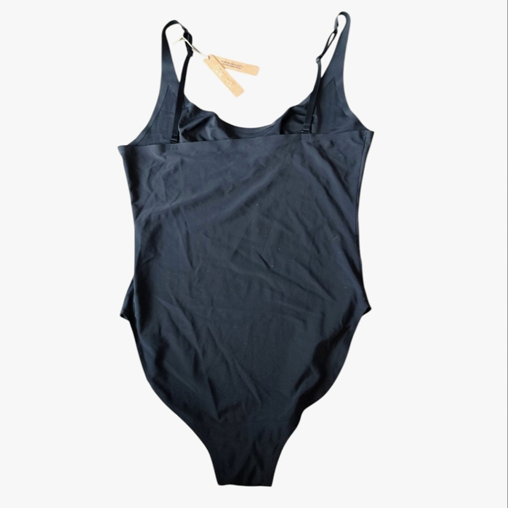 SKIMS Foundation Bodysuit - Picture 3 of 13
